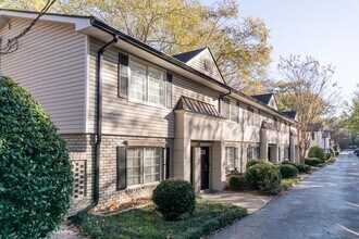 Building Photo - 6940 Roswell Rd