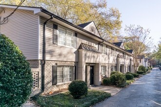 Building Photo - 6940 Roswell Rd