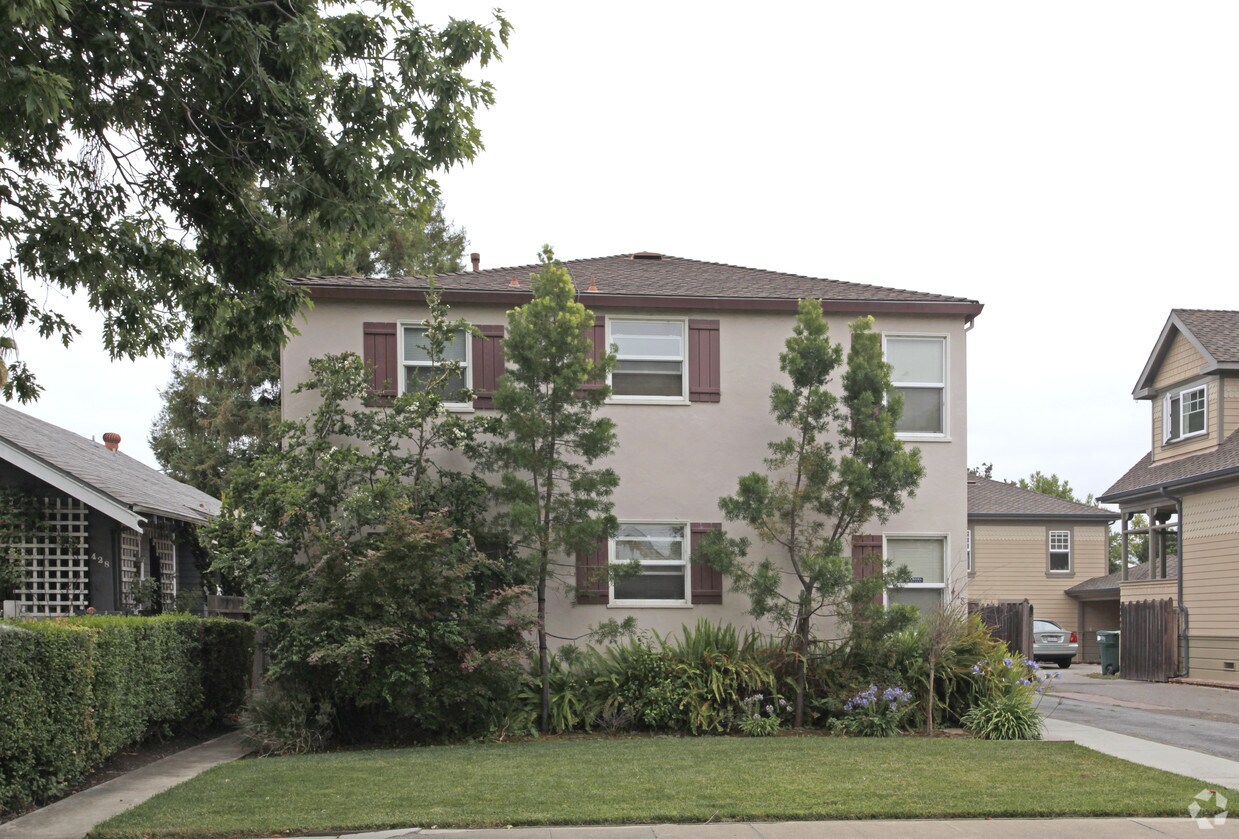 Building Photo - 418 Birch St