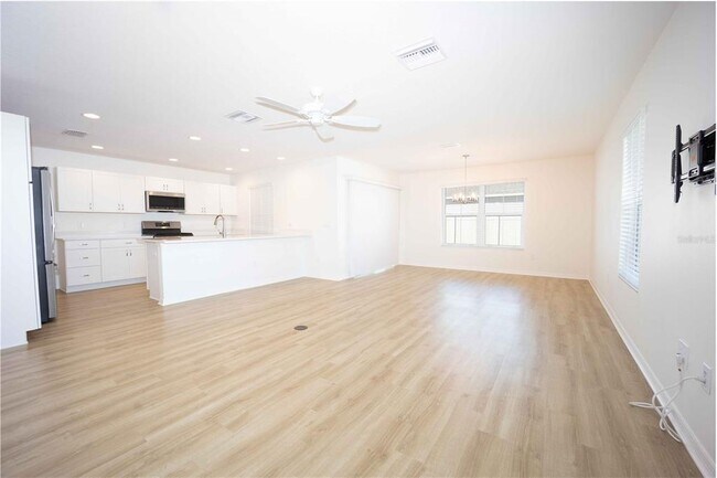 Foto del edificio - 7418 Danford Pl
