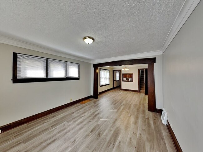 Foto del edificio - 3223 N Aldrich Ave