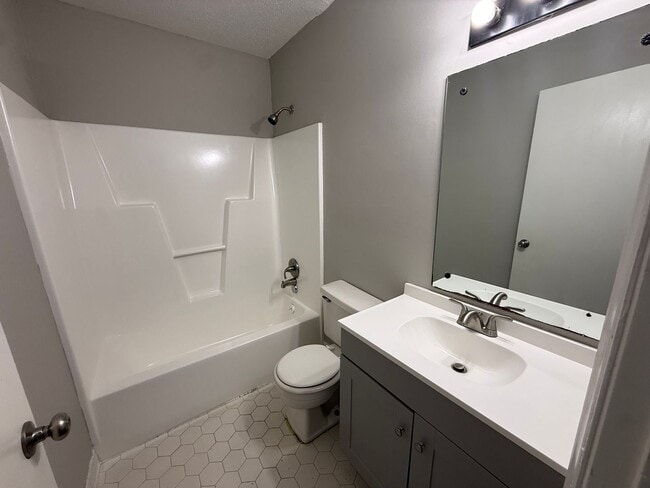Building Photo - 1704 Snowden Dr SE