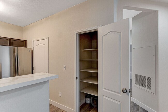 Building Photo - Upgraded First-Floor Condo in a Gated Summ...