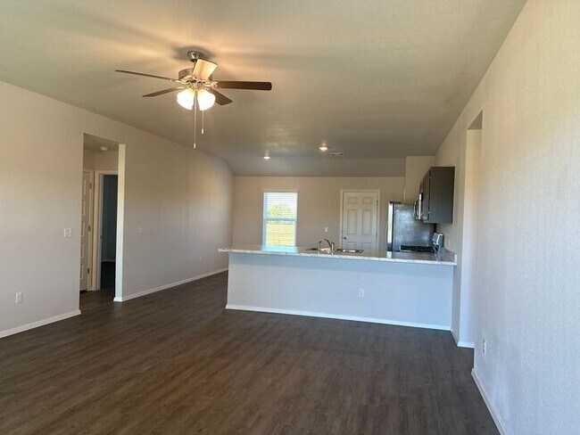 Foto del edificio - *Preleasing* BRAND NEW Three Bedroom | Two...