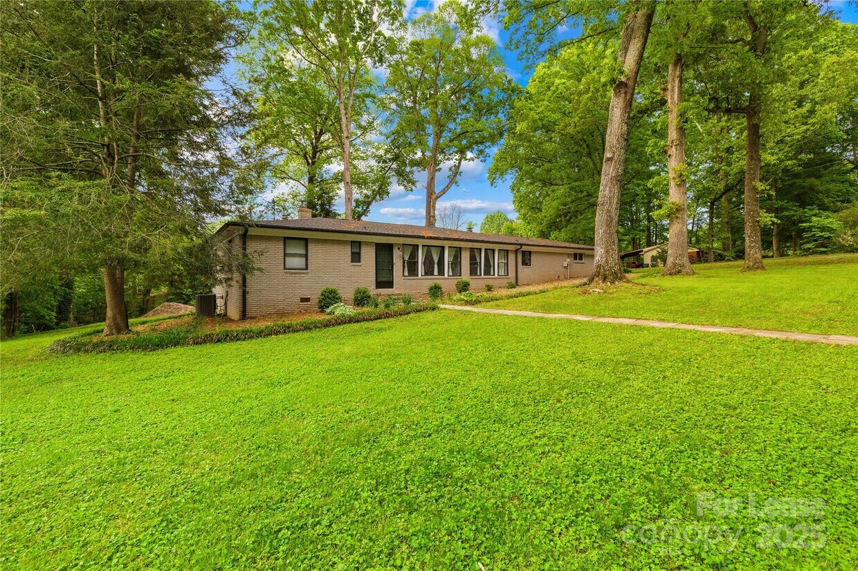 Primary Photo - 7022 Lakeside Dr