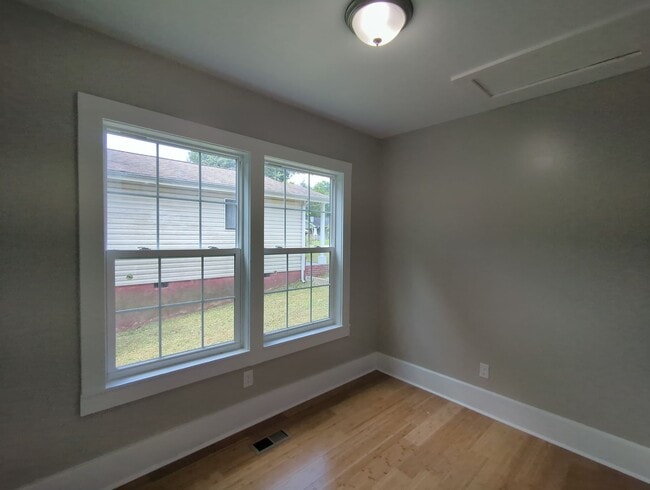 Building Photo - CUTE Remodeled House in Brainerd