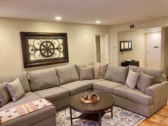 Building Photo - 12212 N Paradise Village Pky W
