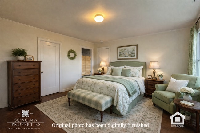 Building Photo - Charming Cottage, Close to Downtown/Plaza!