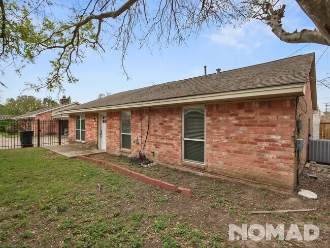 Building Photo - 3 Bedroom Townhome in Houston