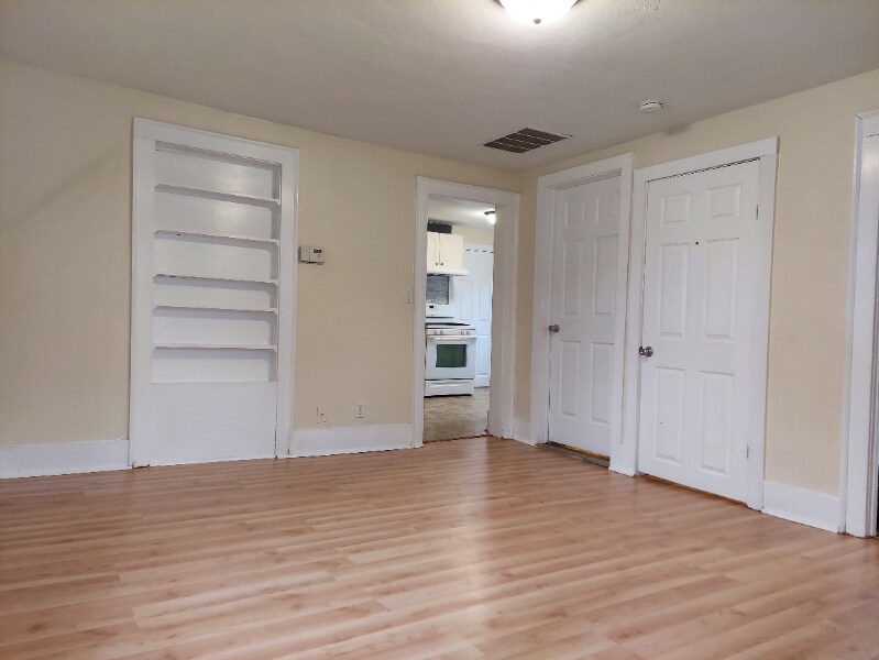 443 N Pearl St, Janesville, WI 53548 Room for Rent in Janesville, WI