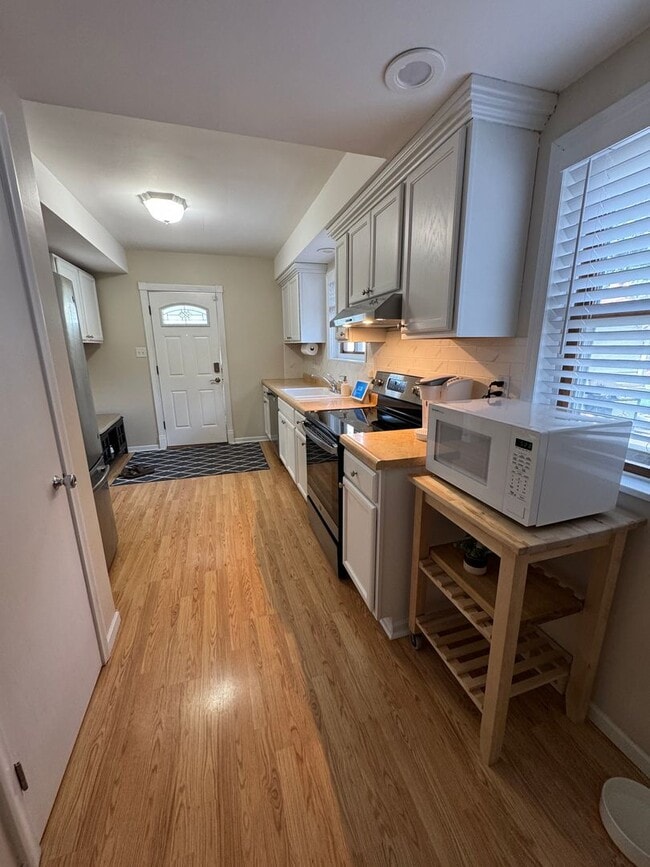 Building Photo - Richfield 3 bed 2 bath easy freeway access...