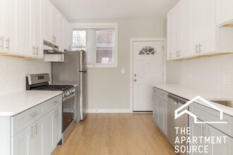 Building Photo - 4839 N Wolcott Ave
