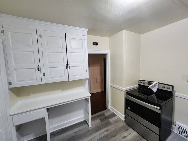 Foto del edificio - 1547 Hillcrest Rd