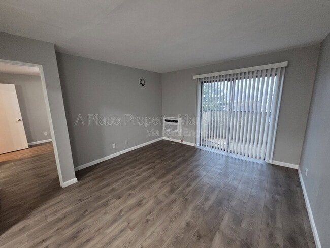 Foto del edificio - 2727 Hampton Ave