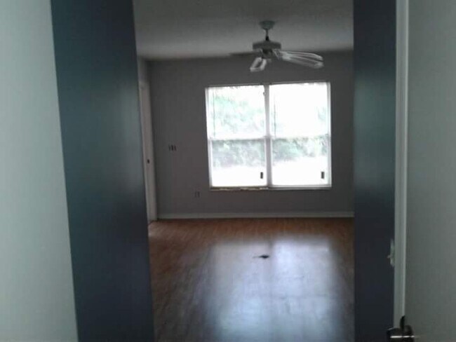 Building Photo - Lovely Two Bedroom Home For Rent In great ...
