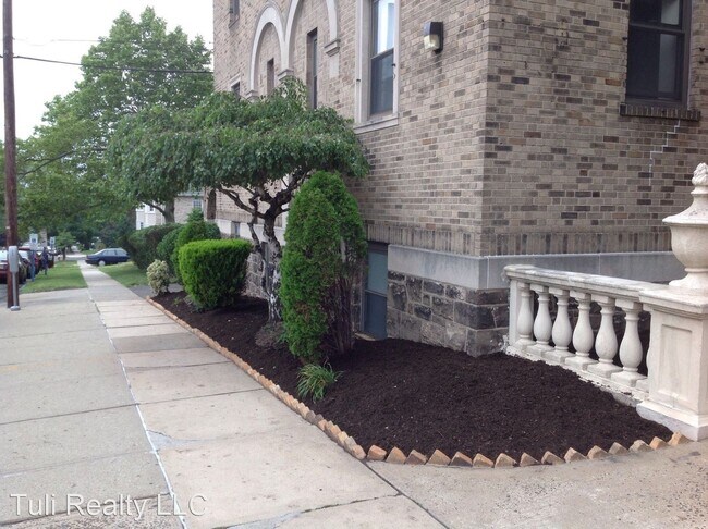 Foto del edificio - 82 W Palisades Blvd