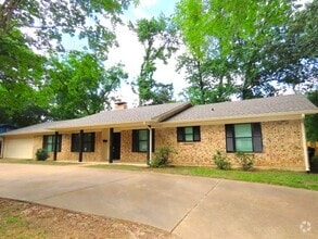 Building Photo - 3618 Silverwood Dr