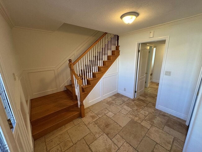 Foto del edificio - Spacious East Ventura Home- Many Interior Upgrades and Large Backyard!