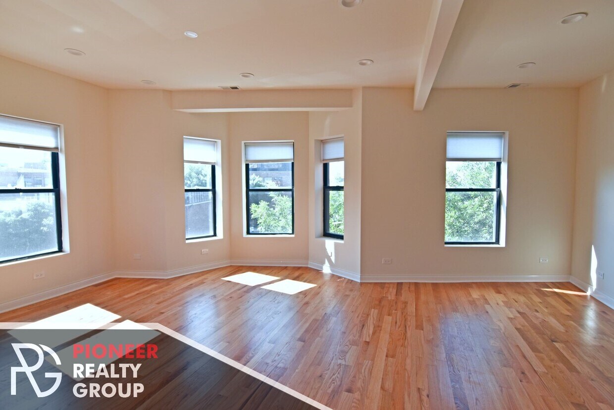 732 W Grace St, Chicago, IL 60613 732 W Grace St Chicago, IL