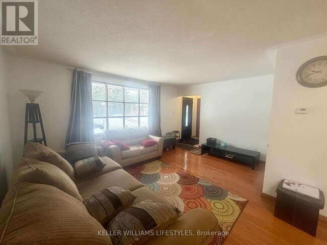 Building Photo - 156 Paperbirch Crescent