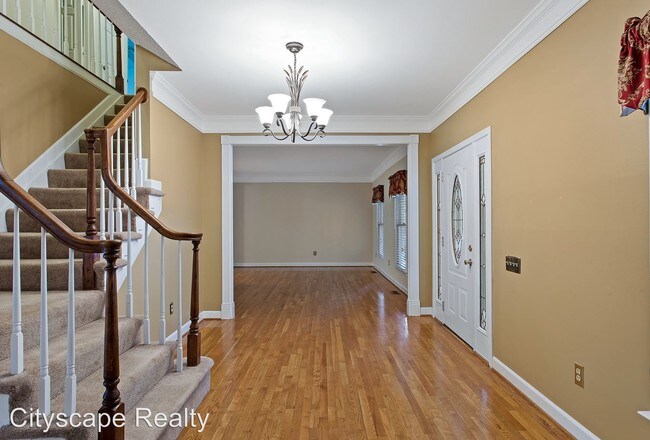 Building Photo - 5 br, 3.5 bath House - 13917 Eastbluff Road