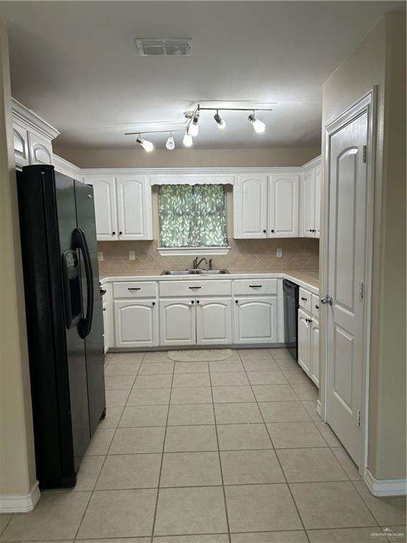 Building Photo - 3638 Frontier Dr