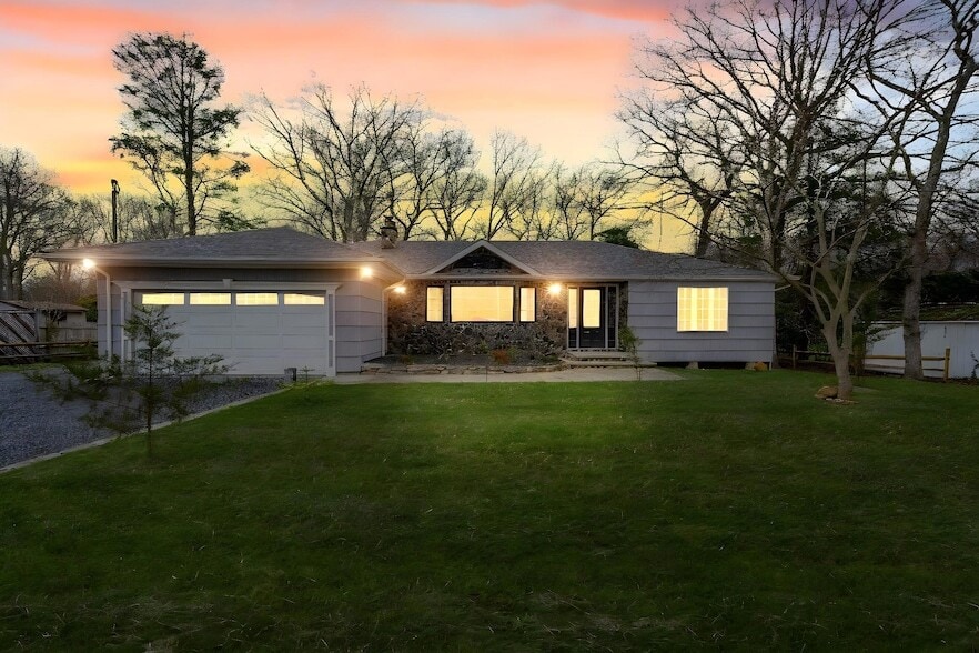 Primary Photo - 257 Southlawn Ave