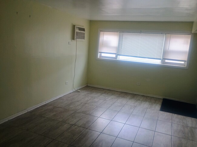 Building Photo - 307 Yates Ave