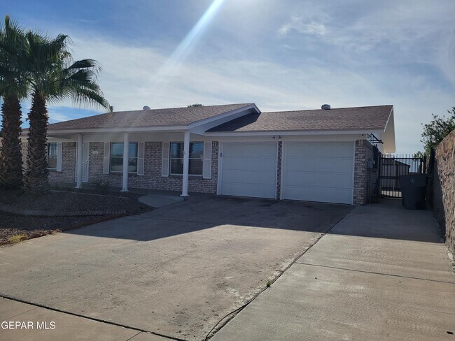 Foto del edificio - 305 Garden Grove Ln