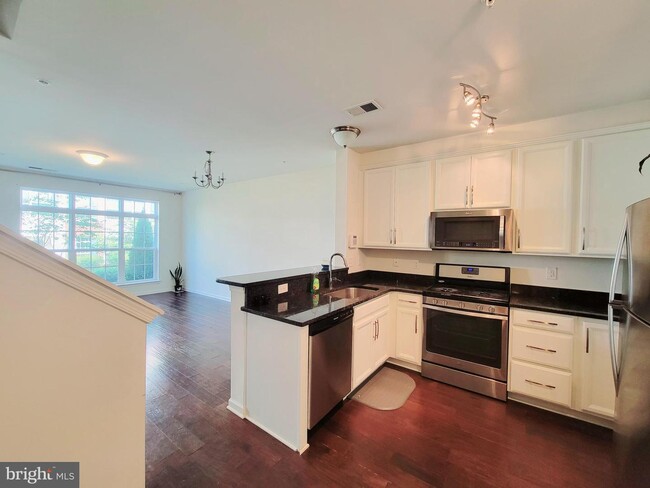 Building Photo - 17026 Beveridge Dr