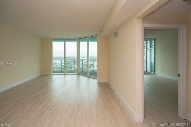 Foto del edificio - 2 br, 2.5 bath  - 1900 N Bayshore Dr # 3