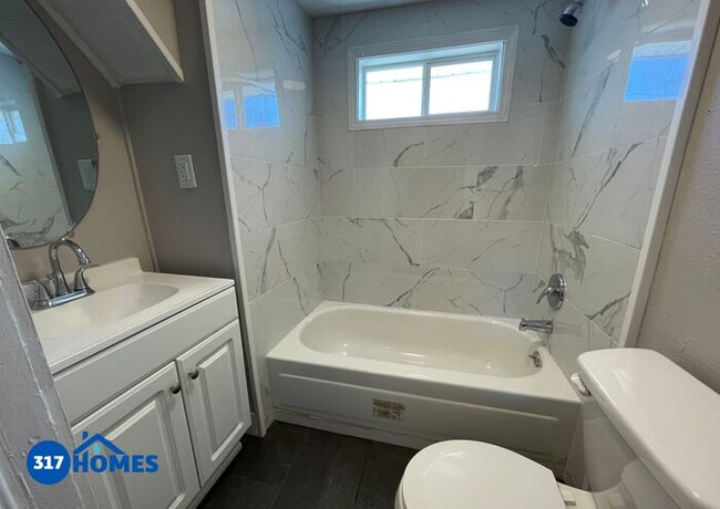 Building Photo - Cozy and spacious Garfield Park 3BD/1.5BA ...