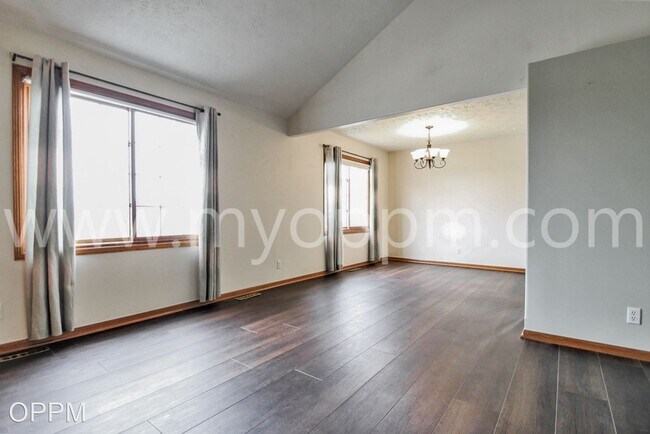 Building Photo - 4 br, 3 bath House - 8212 S. 67th Ct.