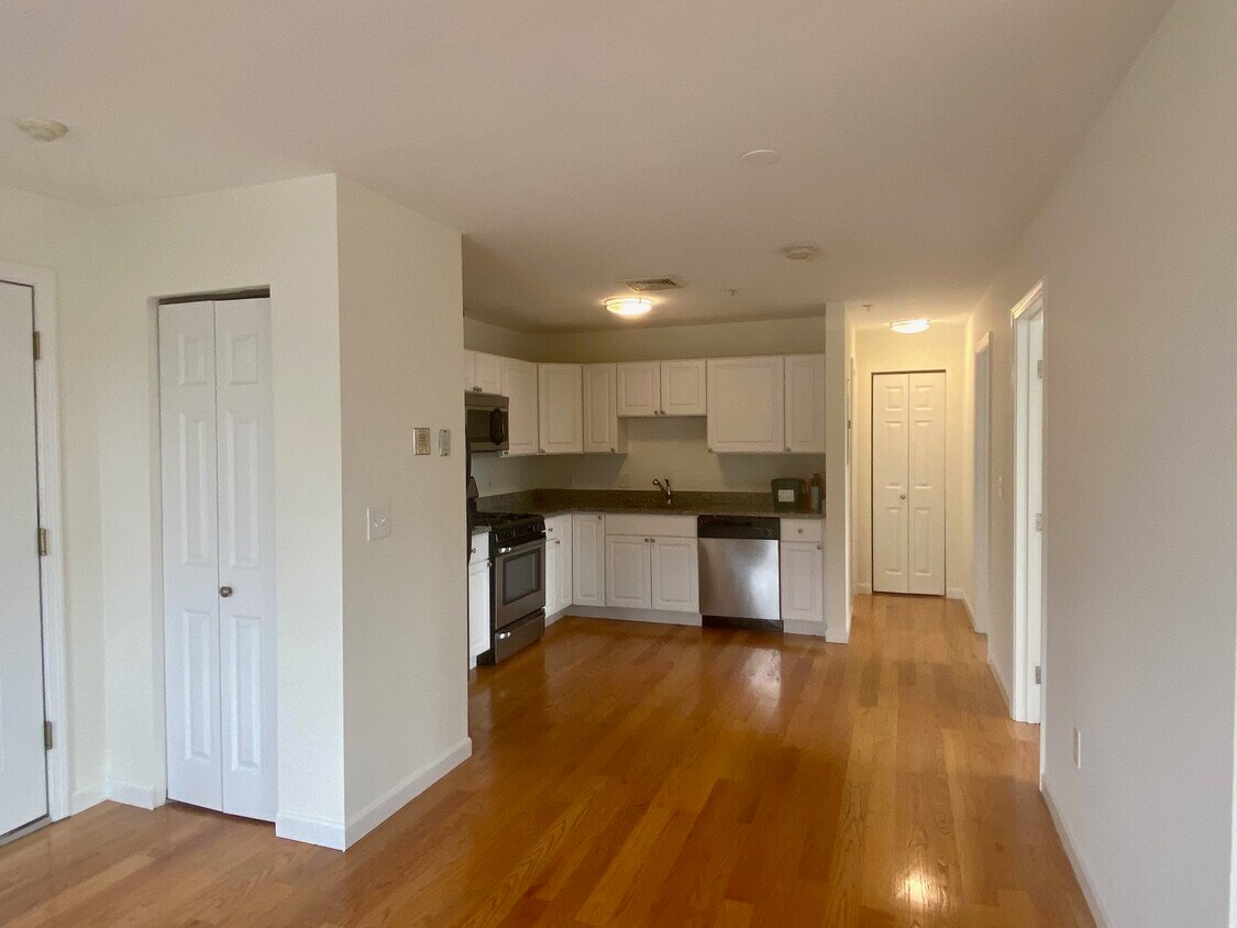 Foto principal - 650 Cambridge St