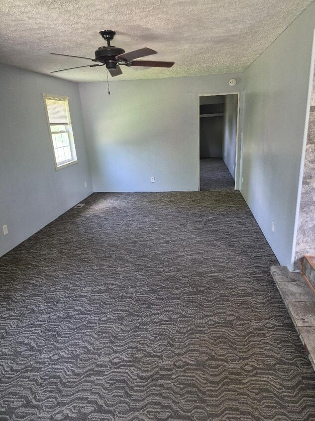 Building Photo - 17120 Southport Dr