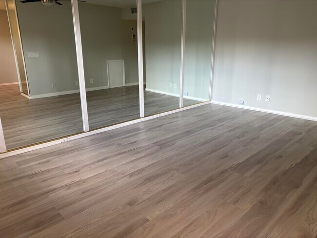 Foto del edificio - 1054 Newcastle A