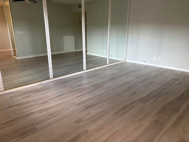 Building Photo - 1054 Newcastle A