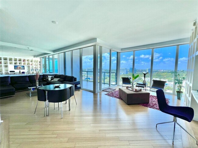 Foto del edificio - 601 NE 36th St