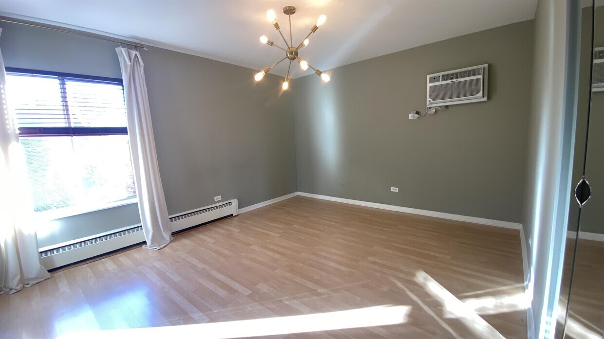 Foto principal - 906 W Alleghany Dr