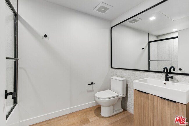 Foto del edificio - 3688 Overland Ave