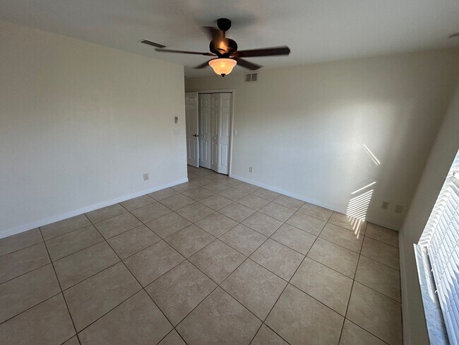 Foto del edificio - Triplex unit for rent-Fully furnished