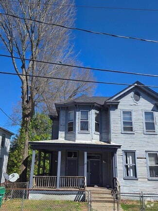 Building Photo - 27 Pine St
