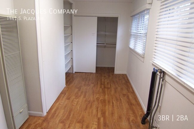 Foto del edificio - Nice Clean Updated All Brick 3 Bedroom 1.5...