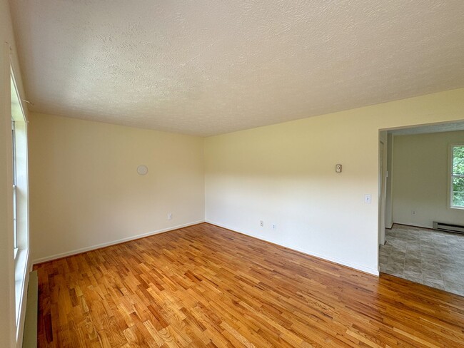 Building Photo - 3Bed/1Bath Home