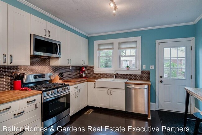 Building Photo - 3 br, 2 bath House - 433 East Avenue