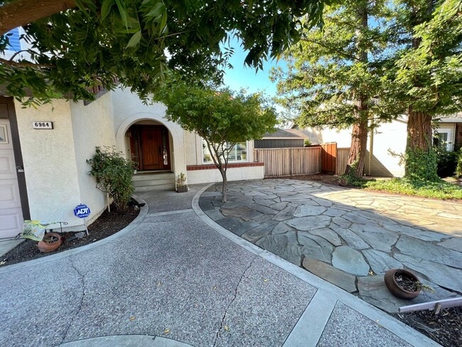 Building Photo - Newly Renovated 4 Bedroom, 3 Bathroom Home...