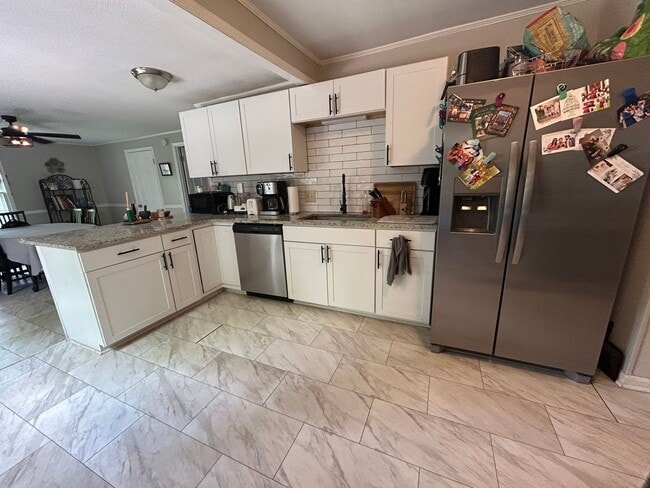 Building Photo - 79 Springbrook- Available August 2025!!
