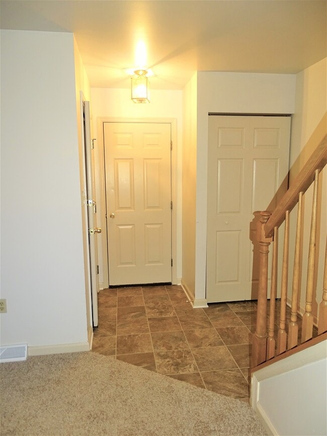 Building Photo - 822 Woodridge Dr