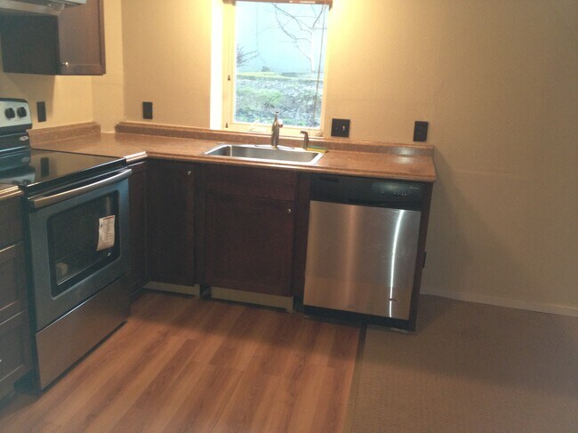 Foto del edificio - 2717 SE 15th Ave., Lower