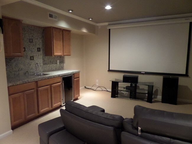 Foto del edificio - 624 Bellevue Way SE